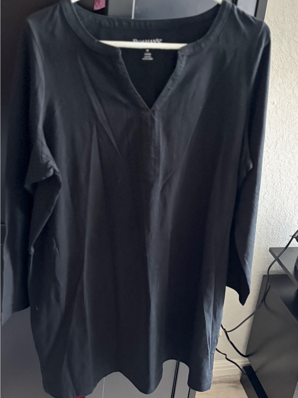 Roamans black tunic v-neck top size M
